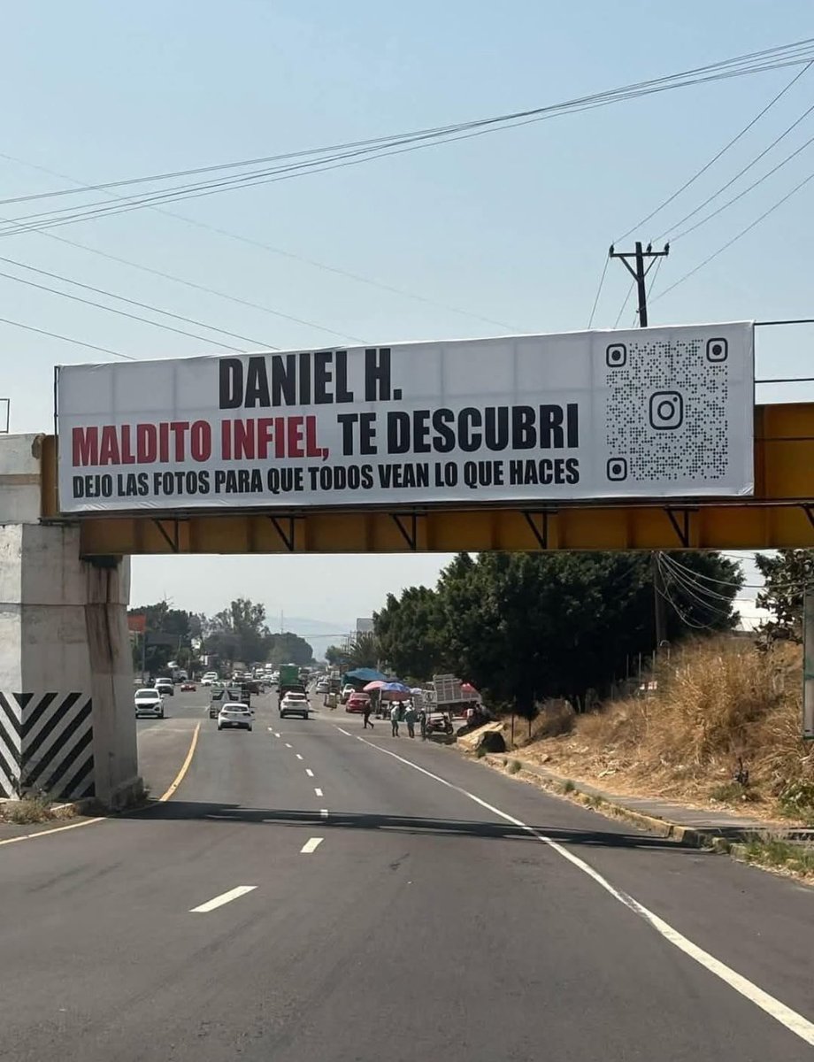 De acuerdo al Código Penal de Coahuila, la infidelidad es considerada como delito de Violencia Psicológica. 

Aquí surgen dos preguntas: 1. Daniel H., pagará las consecuencias?; y, 2.  Por qué la víctima de tan terrible delito considera que todos quieren ver las fotografías?