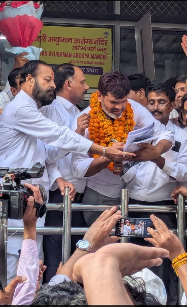 Ganesh meena (@ganeshm46117597) on Twitter photo *शासन सचिवालय के 67 साल के इतिहास में पहली बार मीणा समुदाय का अध्यक्ष बना*
#कजोड़मल <a href="/HansrajMeena/">Hansraj Meena</a> <a href="/AapkaMurarilal/">Murari Lal Meena</a> <a href="/DrKirodilalBJP/">Dr. Kirodi Lal Meena</a> #Meena *शासन सचिवालय के 67 साल के इतिहास में पहली बार मीणा समुदाय का अध्यक्ष बना*
#कजोड़मल <a href="/HansrajMeena/">Hansraj Meena</a> <a href="/AapkaMurarilal/">Murari Lal Meena</a> <a href="/DrKirodilalBJP/">Dr. Kirodi Lal Meena</a> #Meena