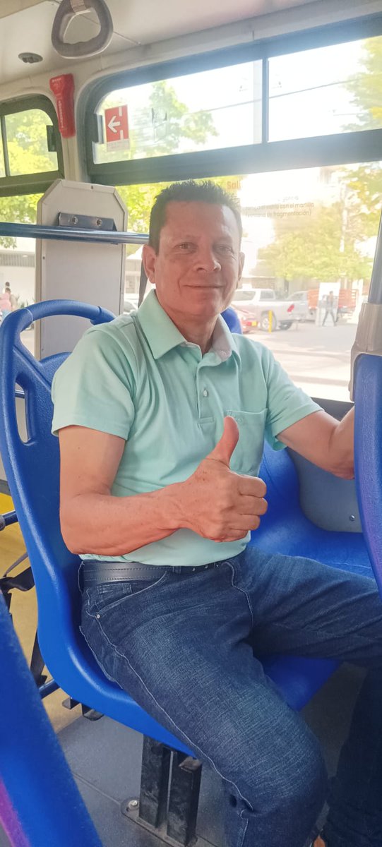 AlexThomas169's tweet photo. El debate al SIVA se tradujo en buen gerente, pero requiere apoyo de gremios, gobierno y ciudadana. Necesario: Mayor pedagogía a la gente de las bondades del servicio, control a la ilegalidad vehicular, medidas coercitivas, día sin carro y motos, convenio con policía de tránsito! https://t.co/mv3Ih5cyBZ