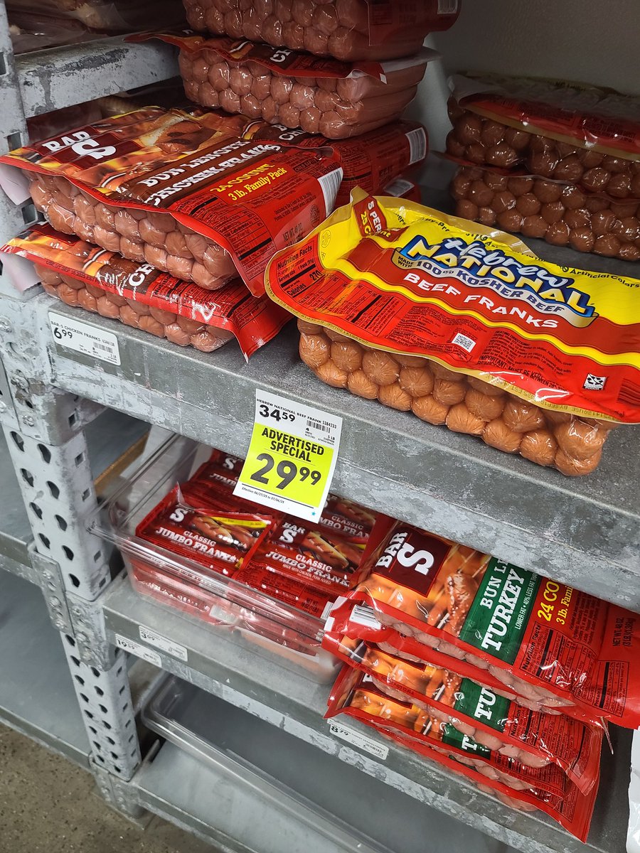 PatrickW3D (@patrickw3d) on Twitter photo Hey <a href="/loyalmoses/">Loyal Moses</a> the Chef Store is loaded with dogs! Hey <a href="/loyalmoses/">Loyal Moses</a> the Chef Store is loaded with dogs!