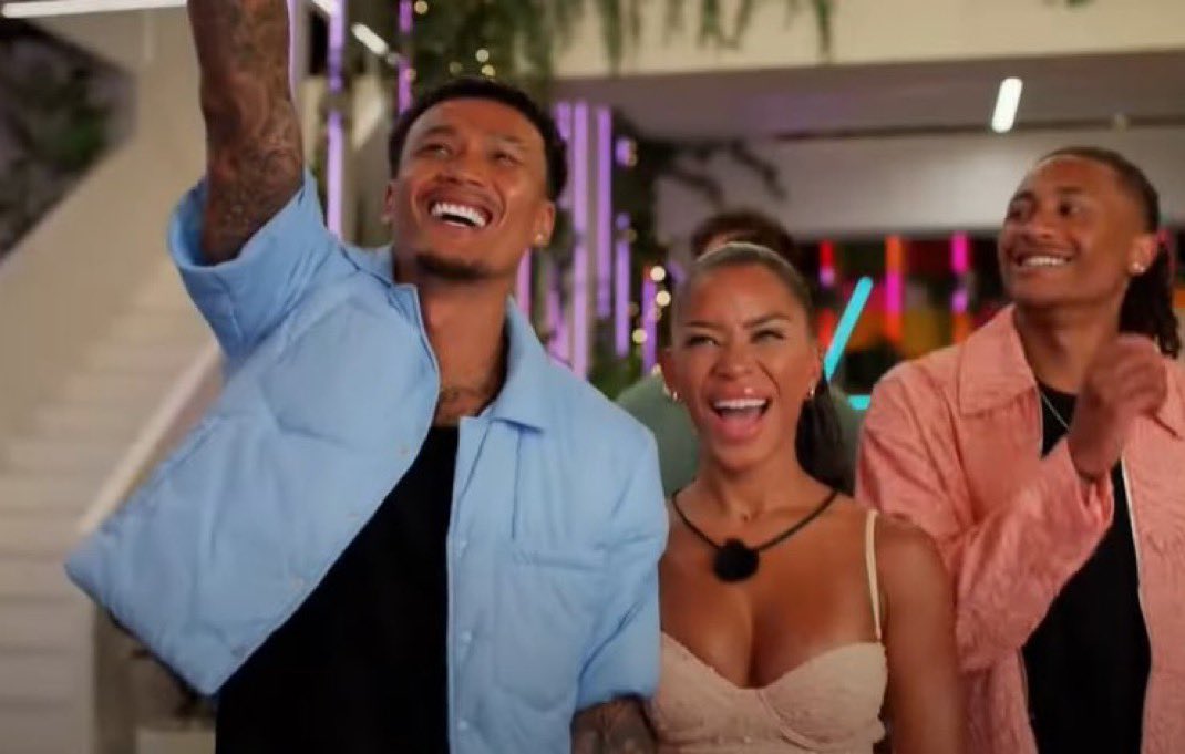 this being them a few hours after she told him to fuck off and not speak to her is sending me so bad