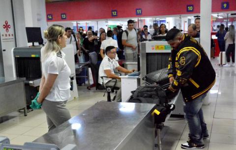 #Cuba continuará la lucha VS el tráfico ilegal de drogas hacia los EE.UU. pese a que su actual gobierno prohíbe las visitas de intercambio entre especialistas,  afirmó el 2do Jefe de Depto. del órgano especializado del <a href="/minint_cuba/">MININT_CUBA</a>, tte. coronel Yoandrys Gonzalez García.