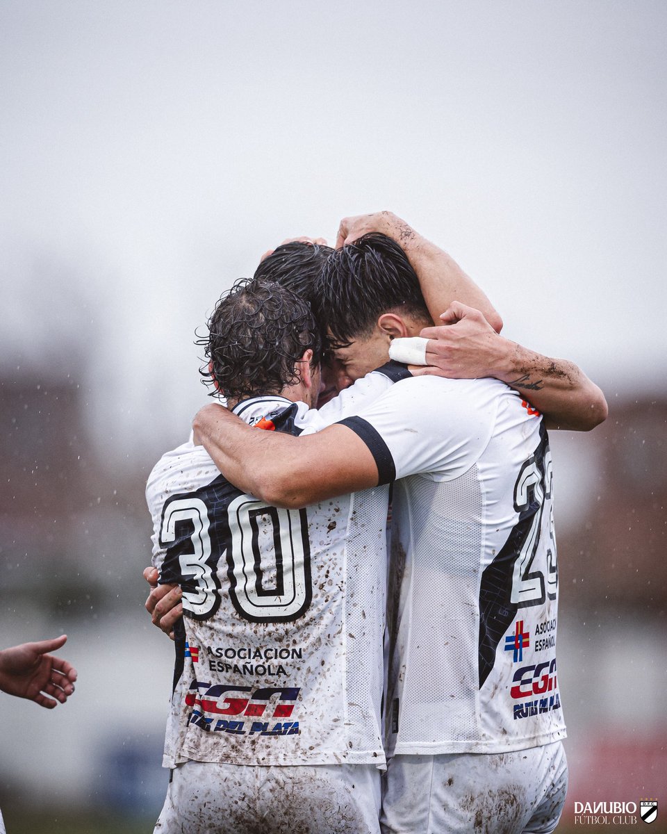 Somos los que somos y estamos los que estamos. 

Siempre el 𝐃𝐚𝐧𝐮𝐛𝐢𝐨 𝐅𝐮́𝐭𝐛𝐨𝐥 𝐂𝐥𝐮𝐛.