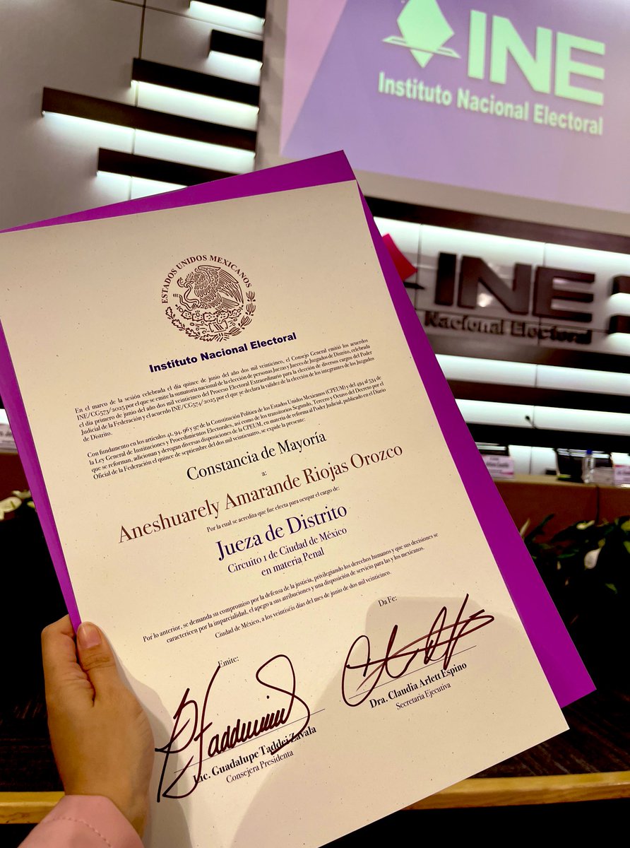 aneretto's tweet image. Hoy oficialmente soy Jueza Electa de Distrito en materia Penal en CDMX. Mi compromiso y mi servicio a mi México será inquebrantable y lucharé hoy y siempre contra la corrupción, el tráfico de influencias y el derecho selectivo dando todo de mí por la justicia , verdad y amor.
