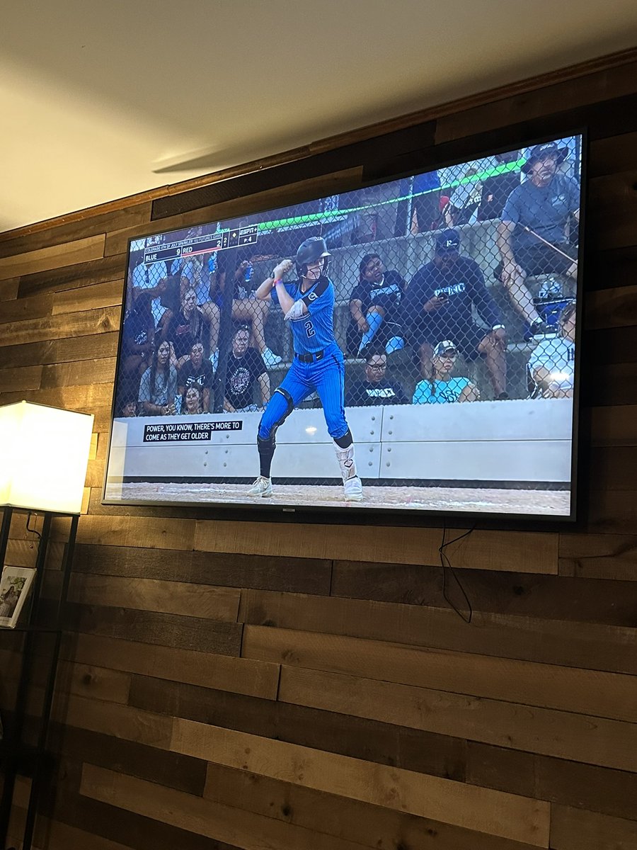 Our very own Kynli Garrett is playing on ESPN3! Go ELO!🥎🦉
#PFTP  <a href="/KynliGarrett/">Kynli Garrett</a>