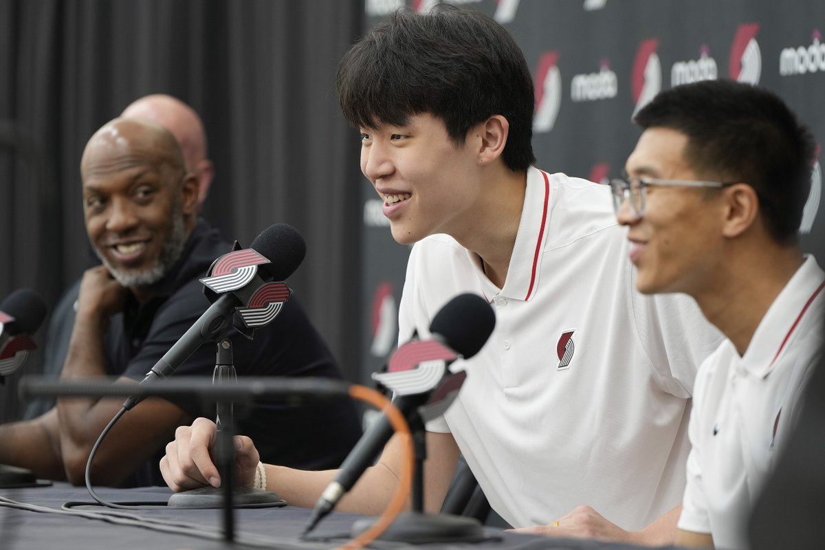 ShanghaiEye's tweet image. #NBARookie #YangHansen  “I sleep, all the time sleep,” said Hansen told #portland @trailblazers fans, adding  “I like playing PS5, and I like to eat.”