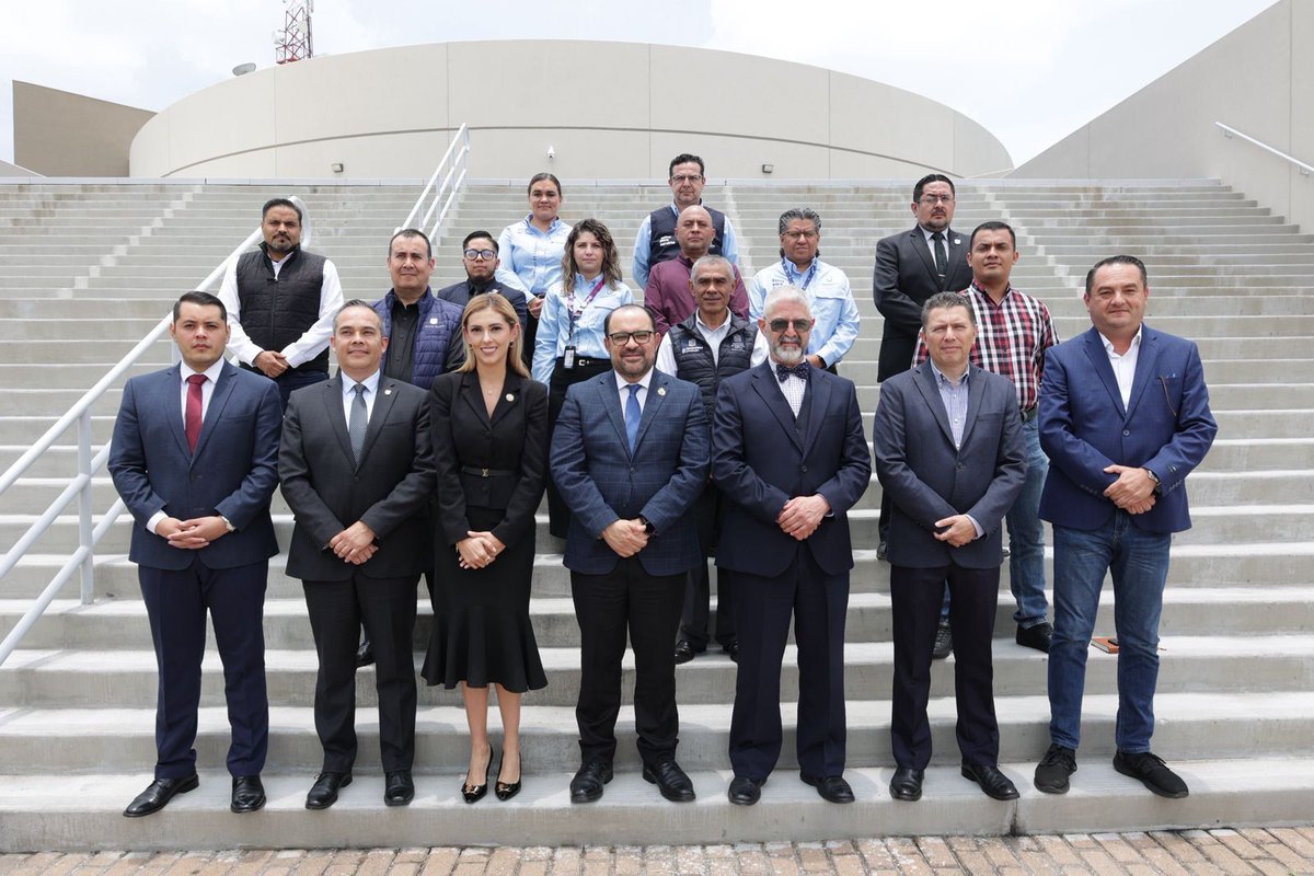 Michelle Olmos (@michelleolmosa) on Twitter photo En <a href="/C5iAgs/">C5i Aguascalientes</a> seguimos fortaleciendo alianzas regionales por la seguridad de Aguascalientes y del país.
Trabajaremos un sistema conjunto para la detección de vehículos con reporte de robo.
¡En equipo es mejor!
Gracias a Guanajuato por recibirnos. En <a href="/C5iAgs/">C5i Aguascalientes</a> seguimos fortaleciendo alianzas regionales por la seguridad de Aguascalientes y del país.
Trabajaremos un sistema conjunto para la detección de vehículos con reporte de robo.
¡En equipo es mejor!
Gracias a Guanajuato por recibirnos.