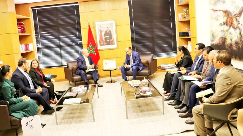 MinexGt's tweet photo. El #CancillerGT @CRMartinezGT sostuvo una reunión de trabajo con el titular de la Agencia Marroquí de Cooperación Internacional (AMCI), Embajador Mohamed Methqal, para examinar la situación de los proyectos de cooperación entre ambos países, y tratar también sobre nuevas propuestas para ampliar los programas existentes. 

El encuentro fue clave para poner en marcha la Hoja de Ruta de Cooperación para el período 2025-2028 entre Guatemala y Marruecos. @amci_morocco