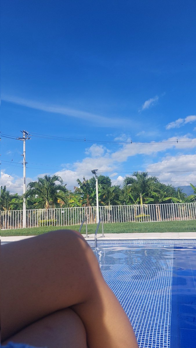 Entre susurros rotos
y espasmos de luna,
tus dedos tejieron
mi noche más bruna
#seguidores #SiguemeYTeSigo
#SiguemeYTeSigoCumplo
#SiguemeYTeSigoDeVuelta #siguemetvmas
#SiguemeYTeSigoAllnstante #sigueme
#versos #poemas #frases #Fotos
