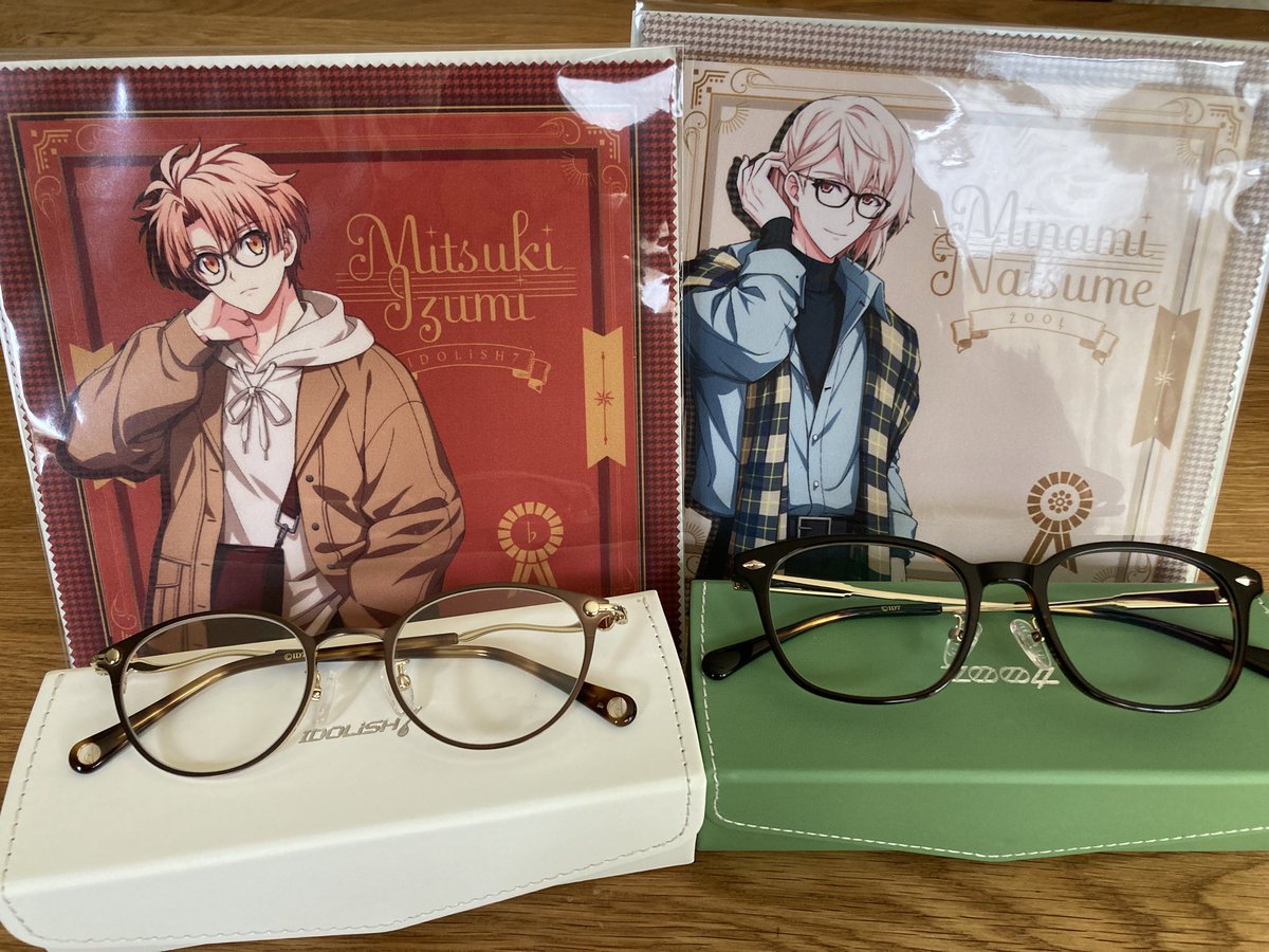 jani_ten's tweet photo. やっと我が家にも、推しの眼鏡が届いた👓

最推しで選んだ普段使いと←

デザインで選んだ車の運転用→
可愛い🧡🤍 https://t.co/ATvch5TS4N