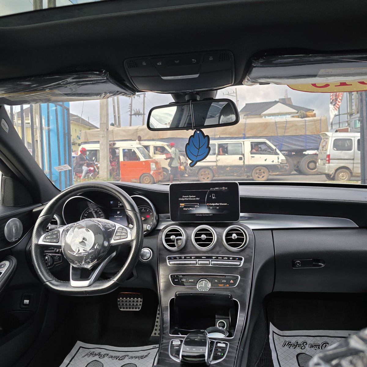 carworldng's tweet photo. 2015 Mercedes-Benz C400 4MATIC β Foreign Used
β
V6 Biturbo | Leather | Panoramic Roof | AWD
π° β¦41.5M | π Benin City
π 08107111256
Confidence meets style. Supreme.
#C400 #MercedesBenzNG #SupremeCarWorld #UsedCarsNG #LuxuryCars #BeninCityAutos #NaijaAutoMarket #4MATIC https://t.co/rd4zYm2Cby