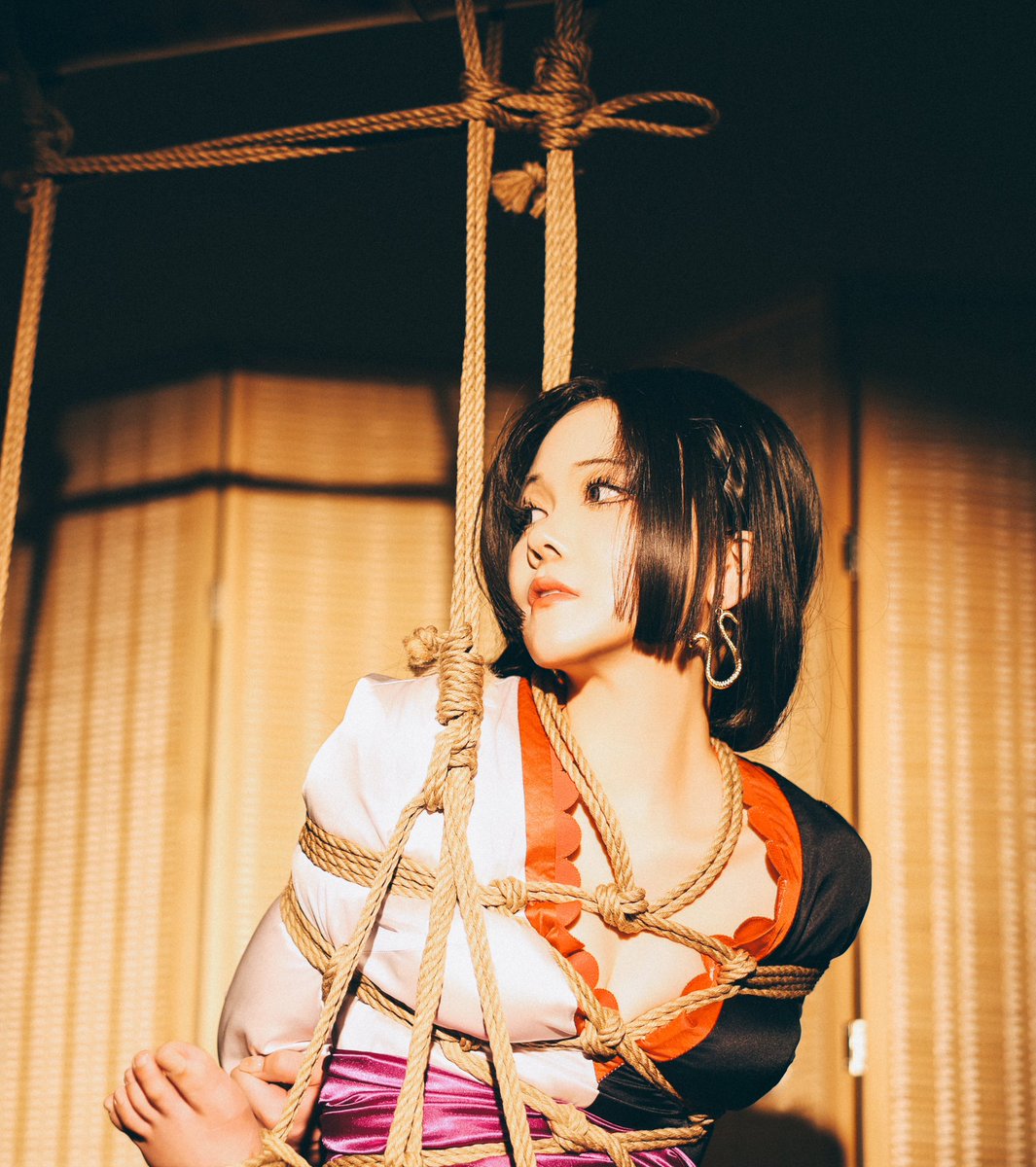 Model <a href="/Serenade_with_U/">선율</a> 
Shibari <a href="/shibari_AKA/">아카(アカ, AKA)</a> 
Studio <a href="/ruby_shibariart/">루비 : Ruby (shibari project_art)</a>