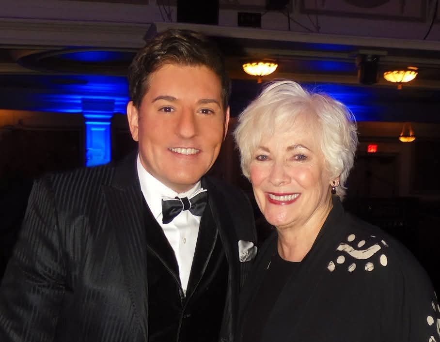 Happiest of birthdays to wonderful Betty Buckley! Broadway, film, television and music star and a real gem of a person all the way around. Here's and cheers to you Betty my friend, now and always! #HappyBirthday #bettybuckley #jimmasters #jimmasterstv