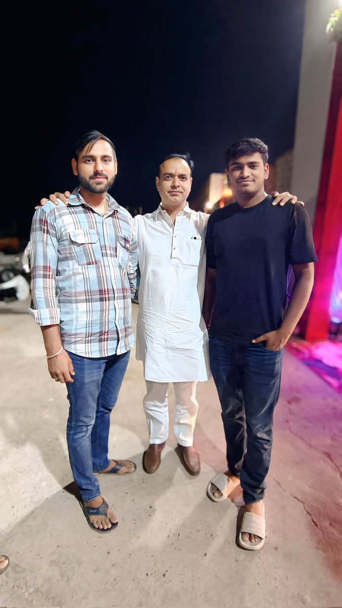 पूर्व विधायक डीडवाना , लोकप्रिय जन नेता चेतन डूडी जी को जन्मदिन के पावन अवसर पर हार्दिक बधाई ओर शुभकामनाएं 💐🎂🤗
तेजाजी महाराज की कृपा सदैव आप पर बनी रहे। 🙏
#hbd_chetandudi 
<a href="/ChetanDudiINC/">Chetan Dudi</a>