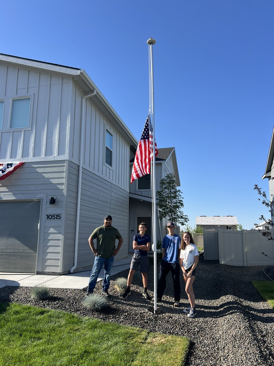 mayor_chadwick's tweet image. Star’s and Stripes for Veterans
The past two days the Star Mayors Youth Council, Star Police Chief Zach Hessing and myself installed many flagpoles for our amazing veterans in our Star Community. The smiles on the veterans faces and the stories and conversations between our…