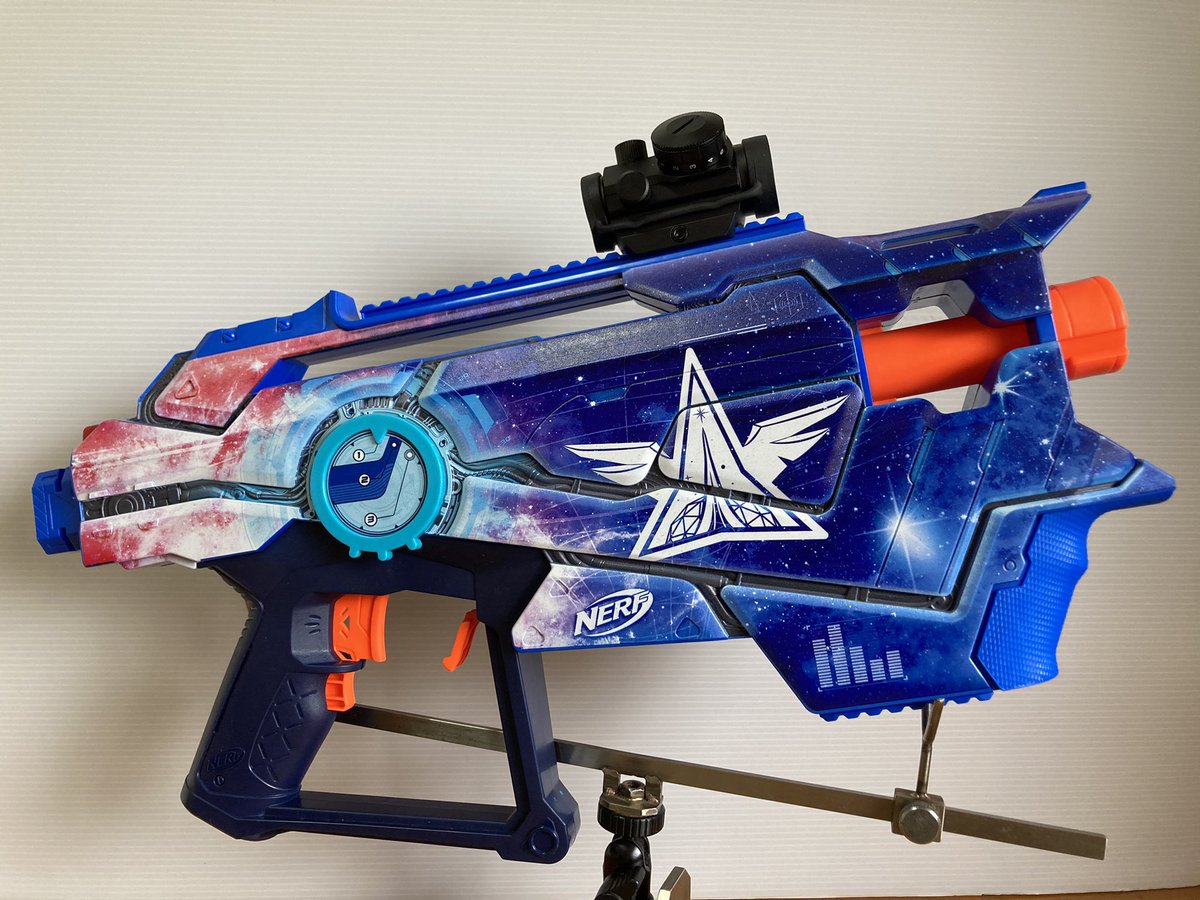 natuchanbomber6's tweet photo. ナツ工房ブラスターズcafe

　＃ナーフ

NERF ギャラクティックコマンダー
　　　　　　　(で、あってる？)
デカ過ぎるわ💦かっこいいけど
パネルラインのディテールが細かいw
気になってたタクチカルレールだけど
エリート規格だが一部の20mmサイトが乗る⁉️
マルイのはダメだった https://t.co/tWZq0cJ456