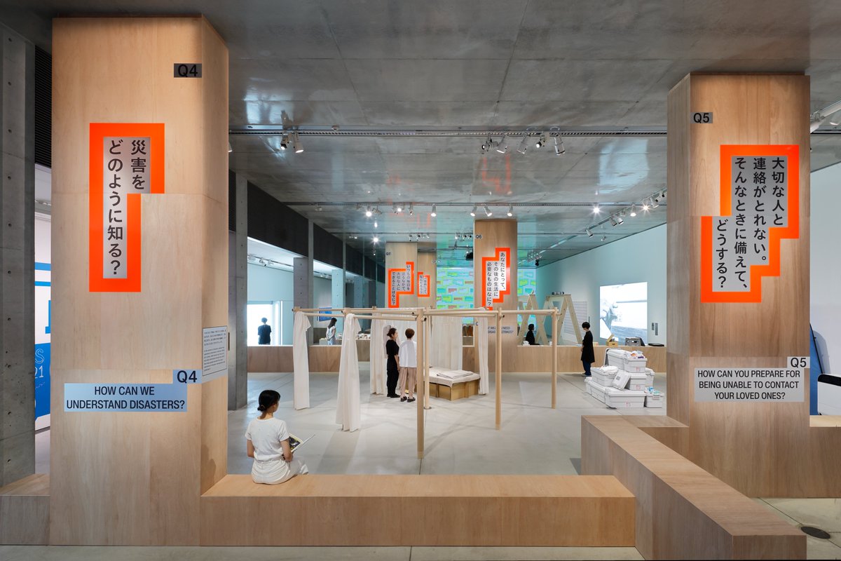 kat0saki's tweet image. 本日から #21_21designsight にて、企画展「そのとき、どうする?展 –防災のこれからを見渡す–」が始まりました!展覧会ディレクションをWOWで担当しており、約半年間 企画・制作を進めてきました。展覧会には10個の問いが点在しており、問いを考えながら巡る展覧会になっています。(写真:木奥恵三)