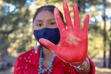 spiru1759's tweet photo. Native American women are so many times forgotten, it's a sickness! #redhand https://t.co/nJTyAZyE6W