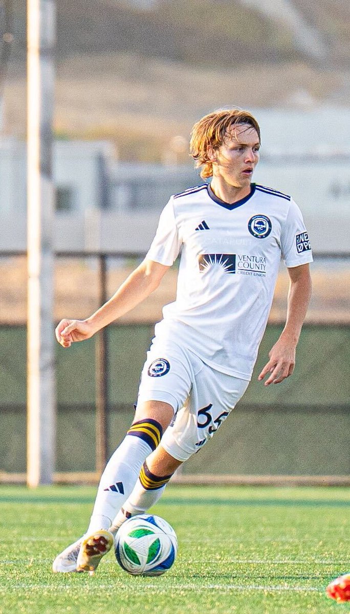 vcfcpro's tweet image. ⚔️ Down 0-1 but the fight’s not over — let’s climb our way back! 💪 #VCFC #OnTheRise #MatchMode 

📸: @colbyhasacamera