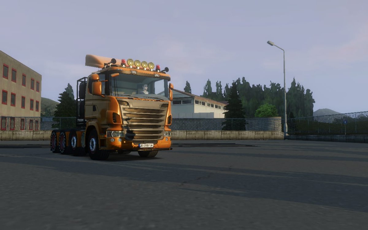 Siapa sangka main Europe Truck Simulator malah sambil denger radio rohani, krn server radionya nyambung ke Surabaya 😂