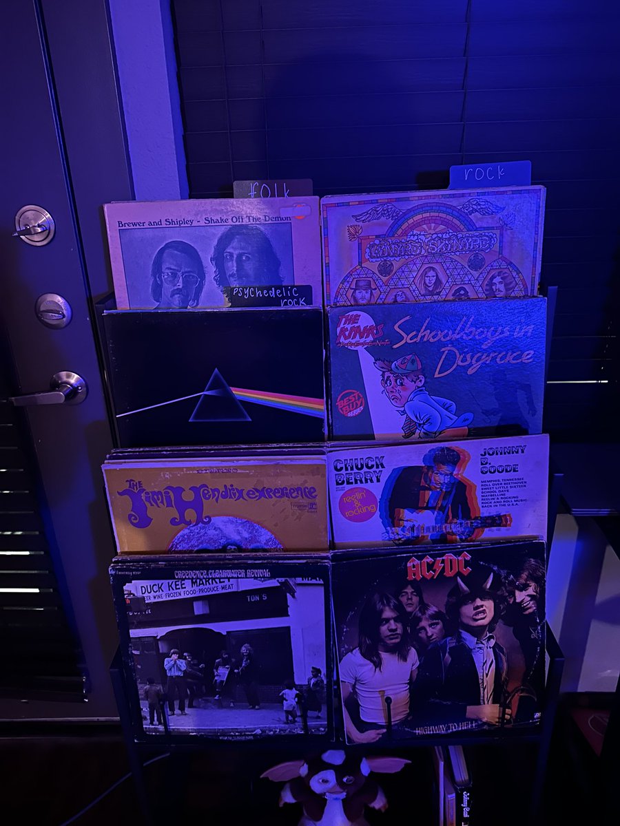 UseyDaniel's tweet photo. @sundayjeff rate my front facing records. 😂 https://t.co/MHGjdmQ95K