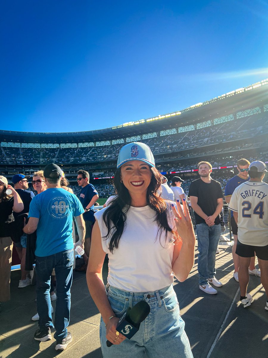 AshleyCox21's tweet image. Summer nights, stadium lights, and star-spangled sights. 🇺🇸✨⚾️
#tridentsup #gomariners #happyfourth #merica
