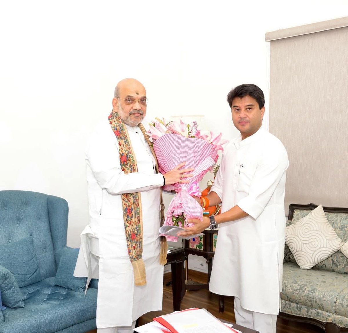 माननीय केंद्रीय गृह एवं सहकारिता मंत्री श्री <a href="/AmitShah/">Amit Shah</a>  जी से केंद्रीय मंत्री श्रीमंत <a href="/JM_Scindia/">Jyotiraditya M. Scindia</a> जी ने शिष्टाचार भेंट की।