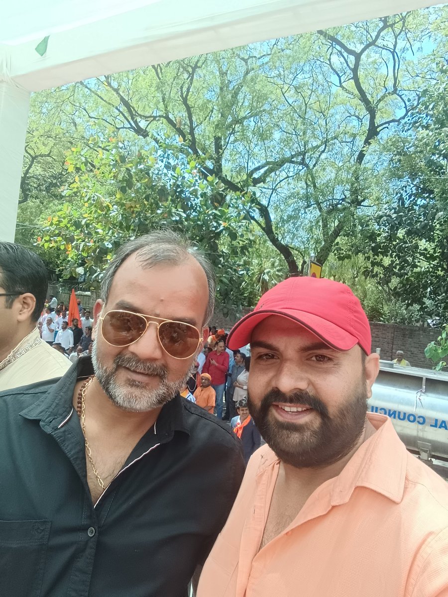 मेरे आदरणीय बड़े भाई <a href="/SonOfBharat7/">Deepak Sharma</a> दीपक शर्मा जी को अवतरण दिवस की ढेरों मंगलकामनाएं ।