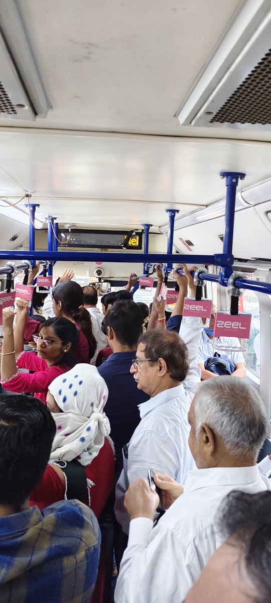 prj900's tweet photo. @TMCaTweetAway This is the condition of your AC EV bus #212 even before arriving at "Lodha Iris" (apparently the 1st/ Origin as per your own app) stop. THIS IS UNACCEPTABLE and hilarious at the same time. Please look into this matter. Causes high inconvenience. https://t.co/kUX1oVxf68