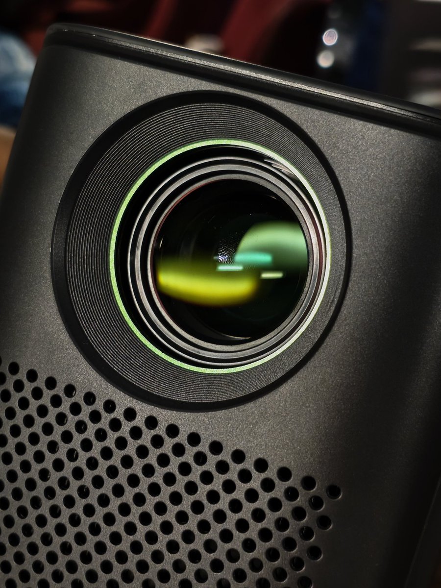 dsr1505's tweet image. Recently got my hands on the new Arc series. This compact projector is super sleek.
Loving the ease of use right out of the box, and the Google TV integration is great.
Can&apos;t wait to experience it more personally.

#Lumio #Luminati #Arc5 #Arc7