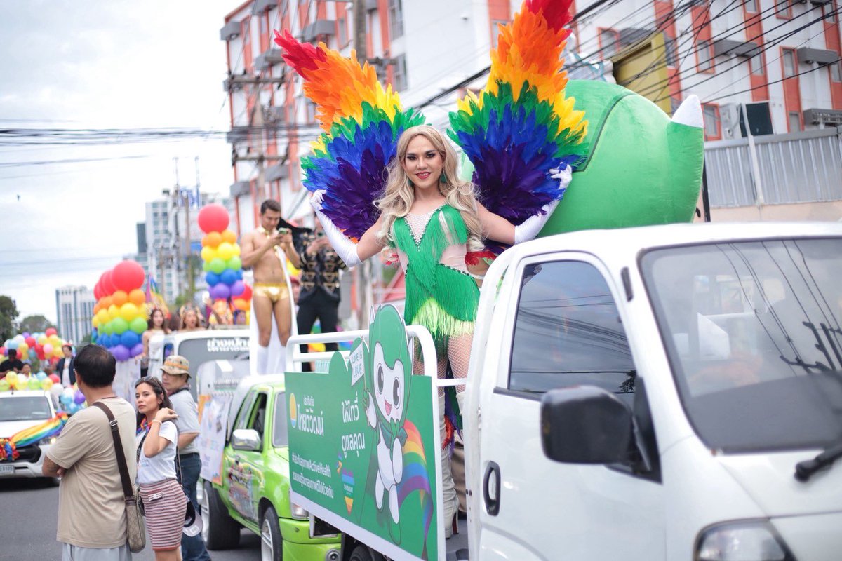 newszonelist's tweet image. “ประกันภัยไทยวิวัฒน์” ผนึก “เซ็นทรัลพัฒนา” ฉลอง Pride Month 2025 ดันไทยสู่ Pride Landmark ระดับโลก

📍 newszonelist.com/1743/

#ThaivivatInsurance #PrideMonth2025 #PrideForAll #คิดเผื่อเพื่อทุกชีวิต #ActiveHealth #PattayaPrideFestival2025