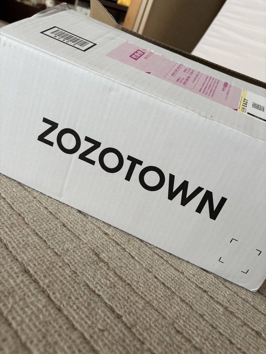 283tsu06's tweet photo. #ZOZOSALE箱CP 

白い箱届いたっ！🤍 https://t.co/e1OnDviNb9