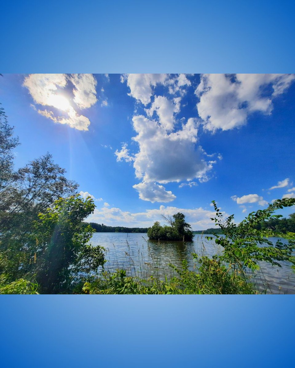 CaptainDcode's tweet photo. Enjoying warm sunny weather today 🌞😍 #wisconsin #nature #outdoors #countryliving #summer #lake_life #fun #livingthedream ✨💖 https://t.co/G6zgTa3S4N