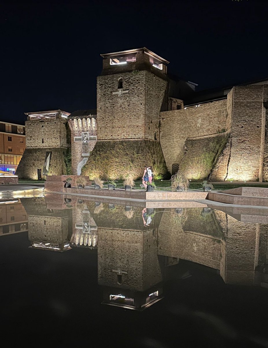 UNA ci ha portati a Rimini. Ma non è stato solo un viaggio fisico, è stato un passaggio culturale, strategico e umano.

È nato un nuovo format #Thera Ma soprattutto è nata una nuova consapevolezza:
⭐️ Che #Una_Official non è solo un’associazione. È un organismo vivo.
⭐️ Che il