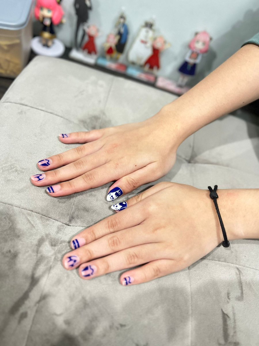 ZefannyaaChan's tweet image. LOL I did my nails Randomly π€ͺ What do you guys think? Andd can you guess where I got the inspo from? ππ
Drop your guesses below!
#armoots