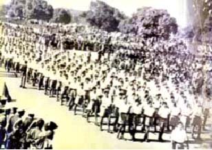 ಆರೆಸ್ಸೆಸ್ ನಿಷೇಧ ಹಿಂಪಡೆದು, ಗಣರಾಜ್ಯೋತ್ಸವದ ಪಥಸಂಚಲನಕ್ಕೂ ಆರೆಸ್ಸೆಸ್‌ಗೆ ಆಹ್ವಾನ ನೀಡಿದ್ದರು ನೆಹರು!

ಪಂಡಿತ್ ಜವಹರಲಾಲ್ ನೆಹರು ಸರ್ಕಾರದ ಆಹ್ವಾನದ ಮೇರೆಗೆ, ಸುಮಾರು 3500 ಆರೆಸ್ಸೆಸ್ ಸ್ವಯಂಸೇವಕರ ತಂಡವು ಜನವರಿ 26, 1963 ರಂದು ರಾಜ್‌ಪಥ್‌ನಲ್ಲಿ(ಕರ್ತವ್ಯ ಪಥ) ನಡೆದ ಮೆರವಣಿಗೆಯಲ್ಲಿ ಭಾಗವಹಿಸಿತ್ತು.

1962 ರ ಚೀನಾ ವಿರುದ್ಧದ