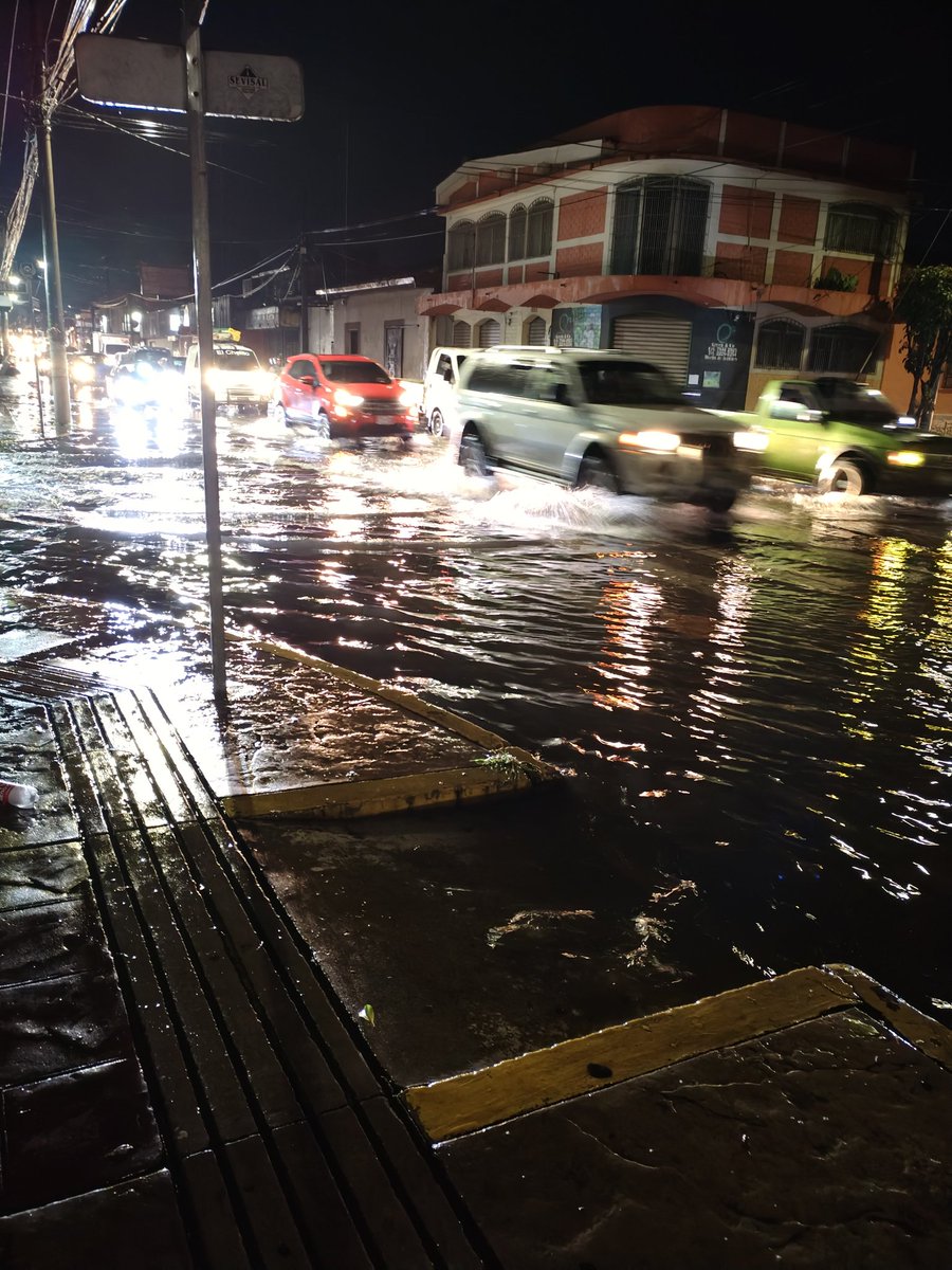 AMoralesfoto's tweet photo. #LluviasSV en zona de Santa Elena #antiguocuscatlan e inundaciones en #santatecla #climasv la noche de martes https://t.co/KTYLTrr79L