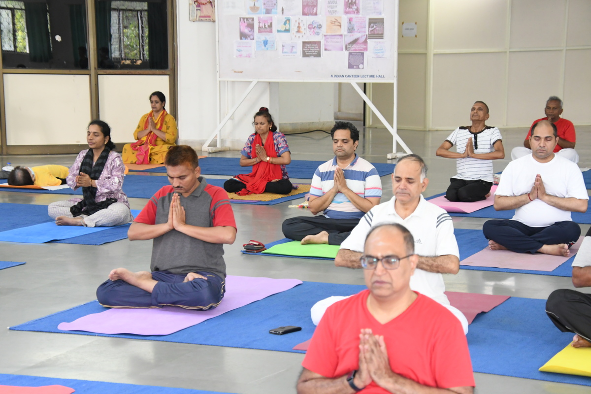 SSSIHL's tweet image. The 9 day Faculty #yogaworkshop held at Prasanthi Nilayam, from 19–27 June 2025 blended ancient wisdom with modern pedagogy to empower educators through holistic well-being.
View report: sssihl.edu.in/sssihl-faculty…
#SSSIHL #FacultyDevelopment #idy2025