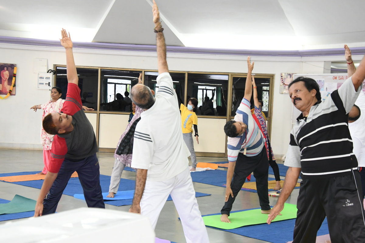 SSSIHL's tweet image. The 9 day Faculty #yogaworkshop held at Prasanthi Nilayam, from 19–27 June 2025 blended ancient wisdom with modern pedagogy to empower educators through holistic well-being.
View report: sssihl.edu.in/sssihl-faculty…
#SSSIHL #FacultyDevelopment #idy2025