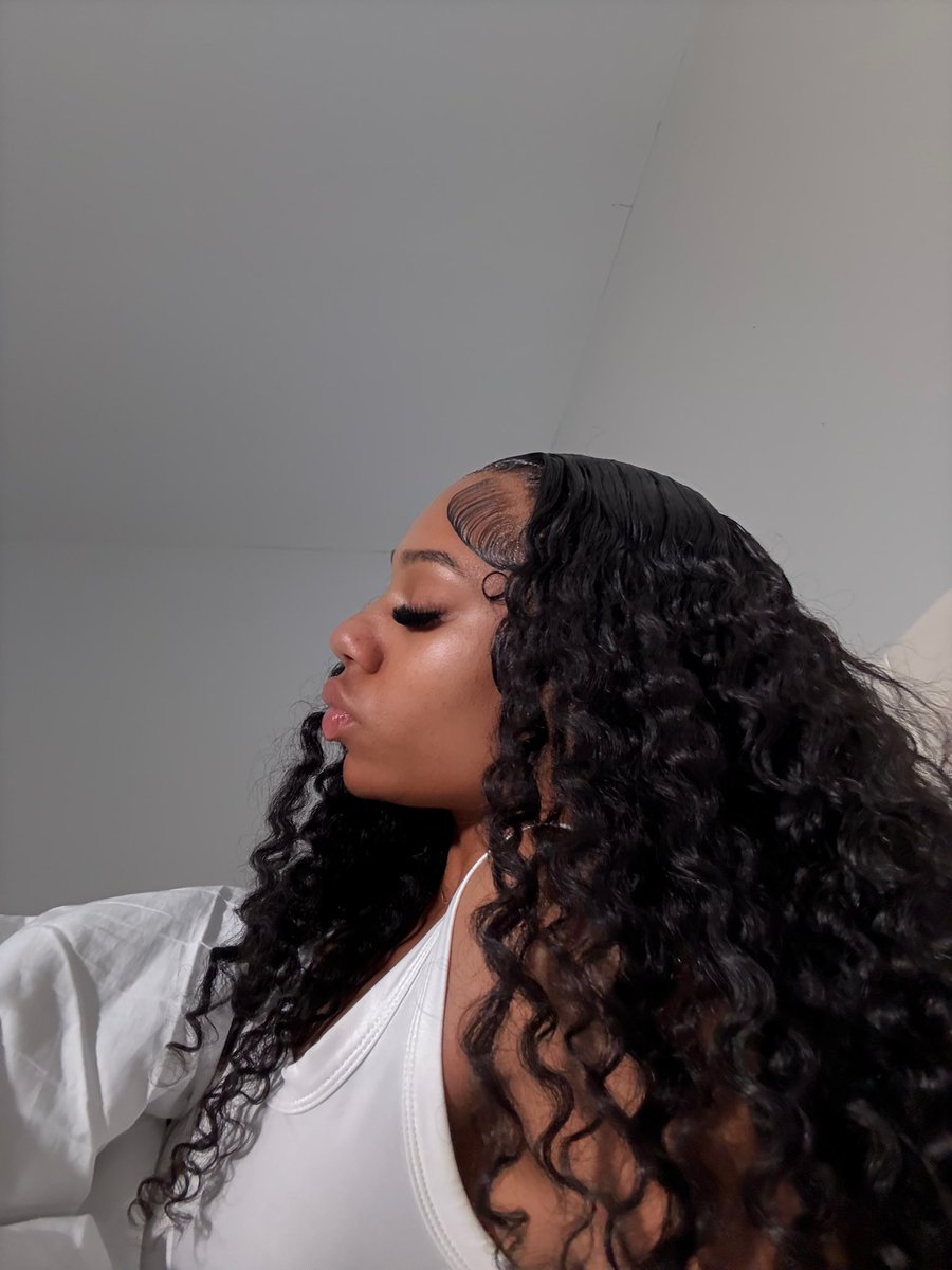 DaRealKnicole's tweet photo. Me and curly hair get along so well😍☁️ https://t.co/IOjeYHlVKr