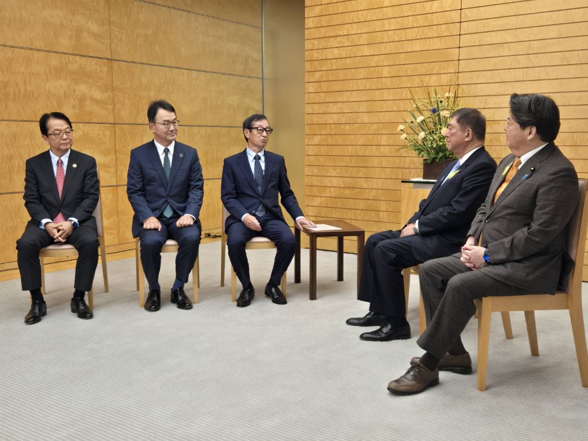 shigeruishiba's tweet photo. 日本製鉄の橋本会長、今井社長、森副社長が、米国USスチール社への投資案件について、契約締結のご報告と御礼としてお越しくださいました。日米で製造業を再び偉大なものとする象徴的な案件であり、トランプ大統���の英断に敬意を表します。 https://t.co/usrPQ6DLdX