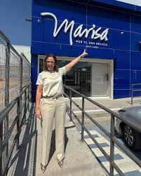 🧁 De vender pays en su cochera a construir un imperio de 107 pastelerías SIN FRANQUICIAS.

Esta es la historia de Marisa Lazo, la mujer que rechazó el modelo tradicional y creó algo único en México.
Un hilo que todo emprendedor debe leer 👇