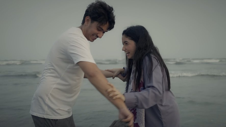_malaar_'s tweet photo. That's Sameer's biwi with Maya Jiiiiiiiiiiii 🤏💌
#parwarish #SamarJafri #ainaasif https://t.co/qwZikXerV8