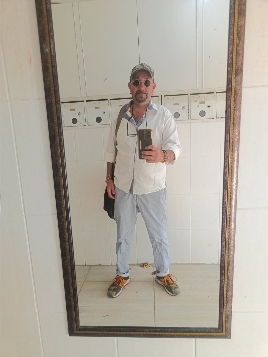 Yeşil şapka oldu ben giydim oldu ...
GÜNAYDIN ... 😘😘😘😘😘