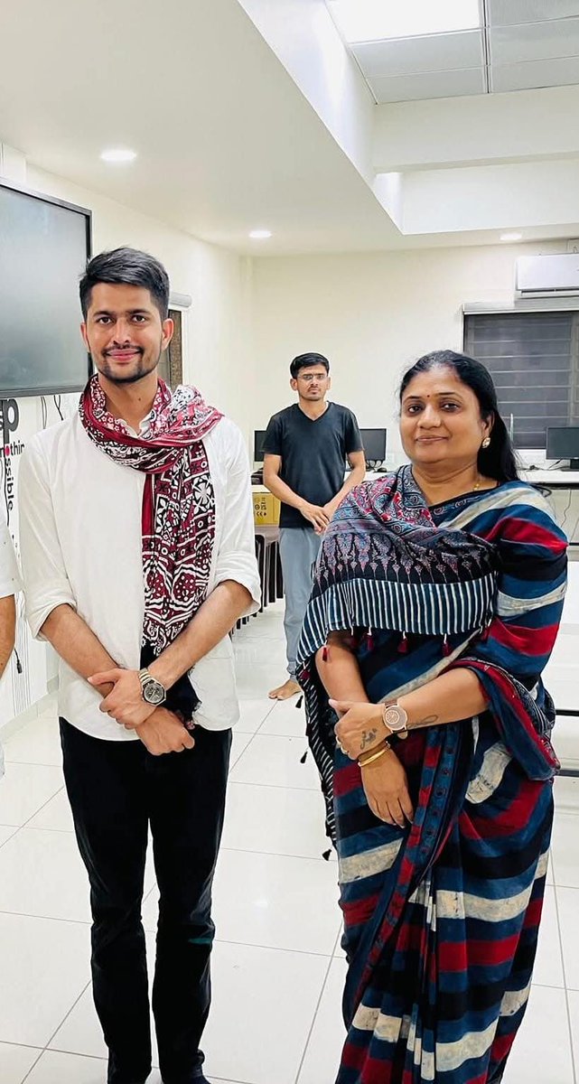 Adv sunita Choudhary INC (@advsunitabmr) on Twitter photo राजस्थान विश्वविद्यालय के छात्रसंघ अध्यक्ष श्री निर्मल जी चौधरी को जन्मदिन की हार्दिक शुभकामनाएँ!
आपके नेतृत्व ने युवाओं को प्रेरित किया और समाज में सकारात्मक बदलाव की उम्मीद जगाई।
ईश्वर आपको सफलता, स्वास्थ्य और लंबी आयु दे।
<a href="/NirmlChoudhary/">Nirmal Choudhary</a> | #advsunitachoudharyinc राजस्थान विश्वविद्यालय के छात्रसंघ अध्यक्ष श्री निर्मल जी चौधरी को जन्मदिन की हार्दिक शुभकामनाएँ!
आपके नेतृत्व ने युवाओं को प्रेरित किया और समाज में सकारात्मक बदलाव की उम्मीद जगाई।
ईश्वर आपको सफलता, स्वास्थ्य और लंबी आयु दे।
<a href="/NirmlChoudhary/">Nirmal Choudhary</a> | #advsunitachoudharyinc