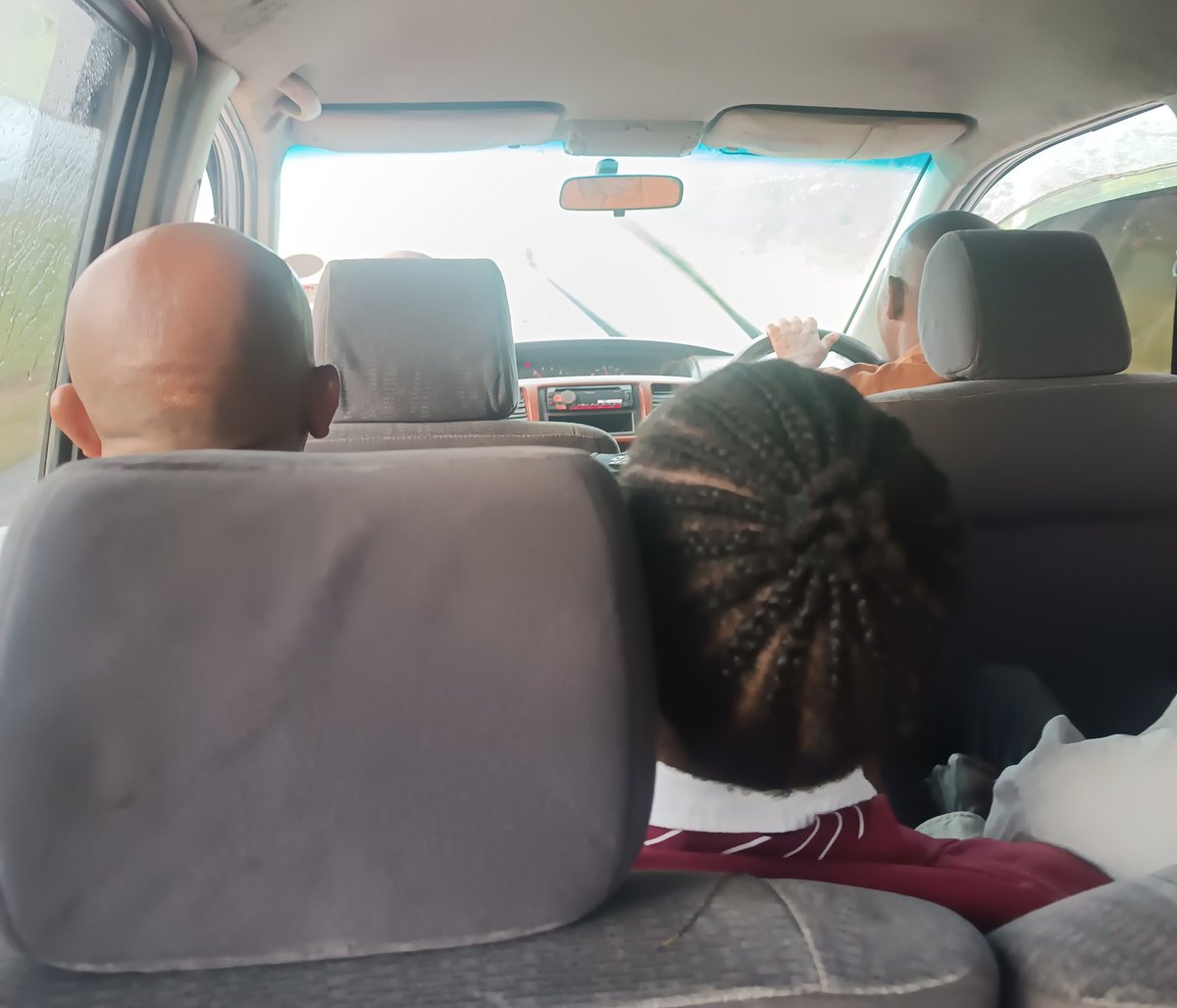 Mvua yanyesha hapa kwenye msitu wa Arabuko kwelekea Chumani na Kilifi, njia ya kwenda Mombasa kutoka Malindi. Dereva muwe makini. 
<a href="/RSAIKenya/">Road Safety Awareness Initiative (Kenya)</a> <a href="/motoristsoffice/">Motorist Association</a> <a href="/loddca/">Long Distance Drivers and Conductors Association</a> <a href="/princegershom_/">Subaru Leone</a> 
<a href="/BusWorldTZ/">𝔹𝕦𝕤 𝕎𝕠𝕣𝕝𝕕 𝕋𝕒𝕟𝕫𝕒𝕟𝕚𝕒 🇹🇿</a>