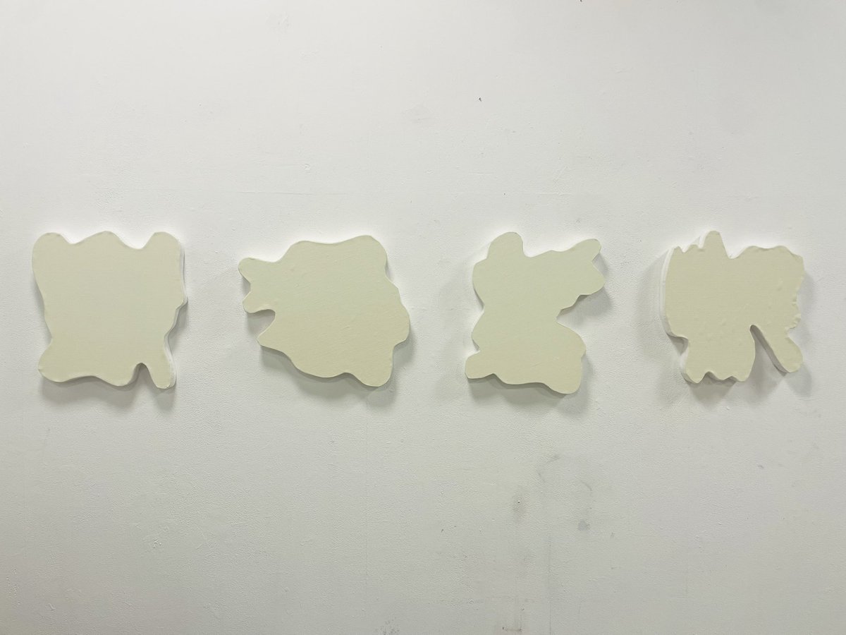 ドローイングの形をしたキャンバス