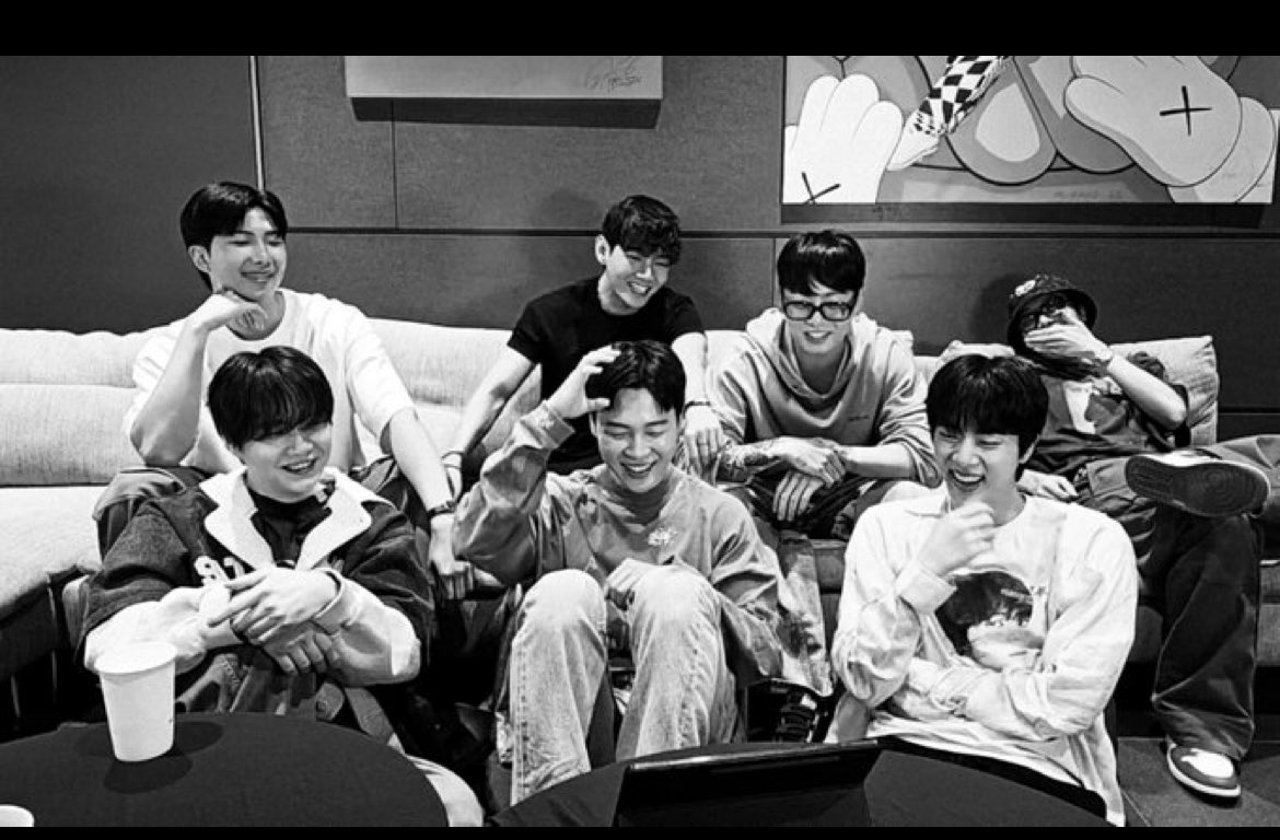 _divya_13's tweet photo. Kim Namjoon kim Seokjin Min Yoongi jung Hoseok Park Jimin Kim Taehyung Jeon Jungkook BTS
#BTSISBACK https://t.co/wIbQcWVZUv