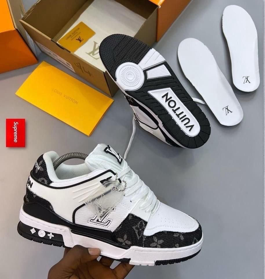 Callme_landlord's tweet photo. *Louis Vuitton Sneakers 👟*

*Available in size 41 - 45*

*PRICE 🏷️#35,000 each*

DM/View Catalog v https://t.co/aXqxHYjqyB ... 

We offer Unisex wears and delivery nation wide.

*Your Satisfaction is our pleasure🙂* https://t.co/3OmE7JRISH