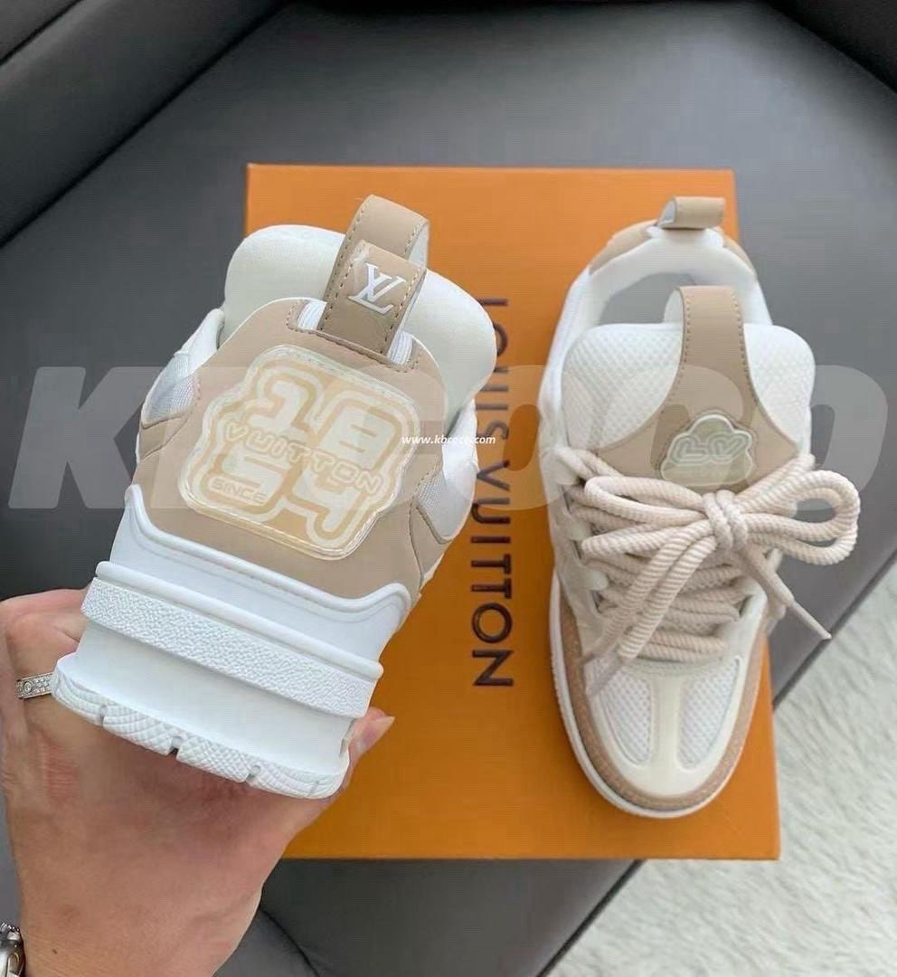 Callme_landlord's tweet photo. *Louis Vuitton Sneakers 👟*

*Available in size 41 - 45*

*PRICE 🏷️#35,000 each*

DM/View Catalog v https://t.co/aXqxHYjqyB ... 

We offer Unisex wears and delivery nation wide.

*Your Satisfaction is our pleasure🙂* https://t.co/3OmE7JRISH
